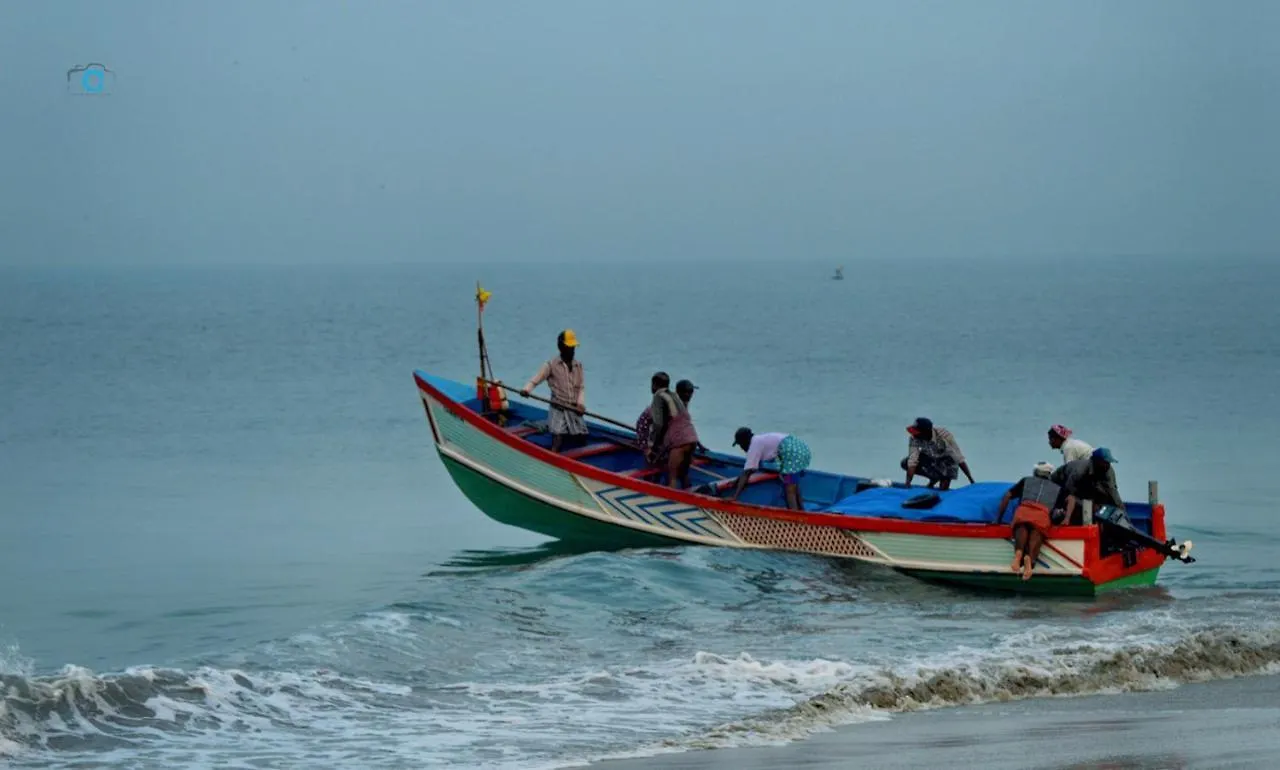 Shore Beach Homestay Turavūr