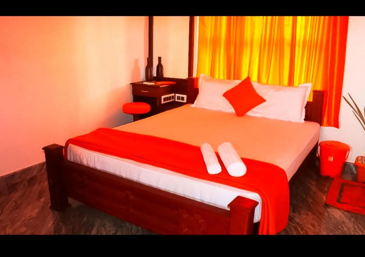 Shore Beach Homestay Turavūr